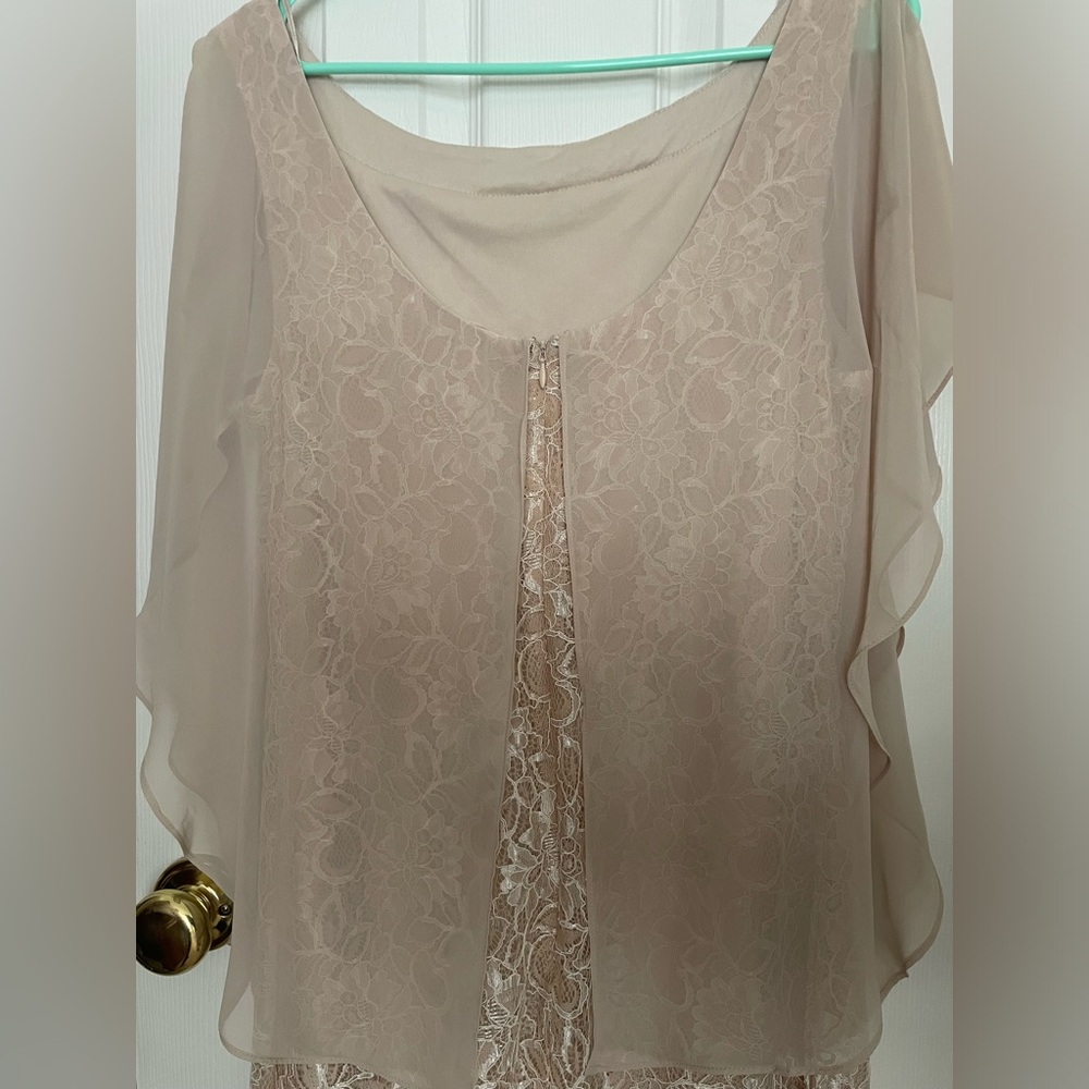 Studio One New York  
Size 8
Ivory color